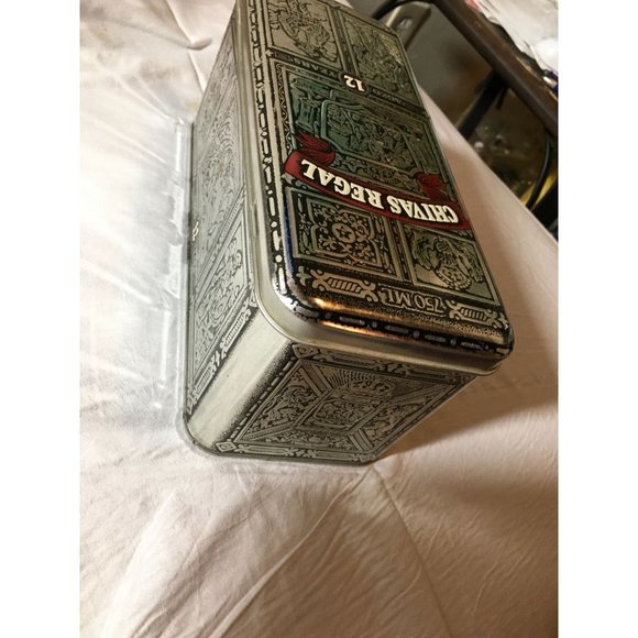 Vintage 1980's Chivas Regal Tin Container 750 ML Aged 12 Years 43 GL - Picture 4 of 7